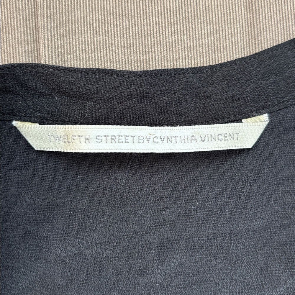 Twelfth Street by Cynthia Vincent 100% Silk Patterned Blouse SzS - Picture 9 of 10